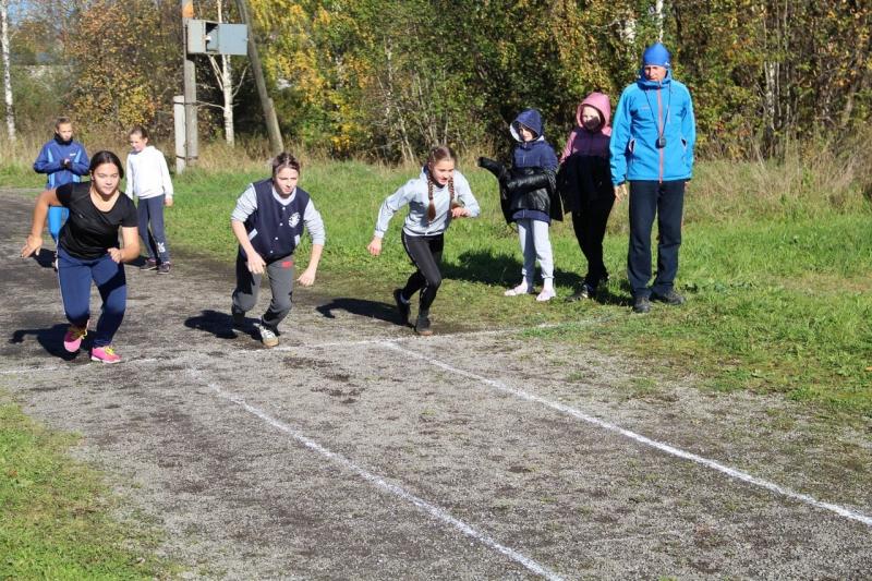 ШКОЛЬНИКИ СДАВАЛИ НОРМЫ ГТО