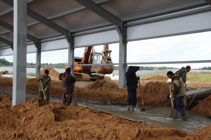 "ВКАЛЫВАЮТ РОБОТЫ, СЧАСТЛИВ ЧЕЛОВЕК"