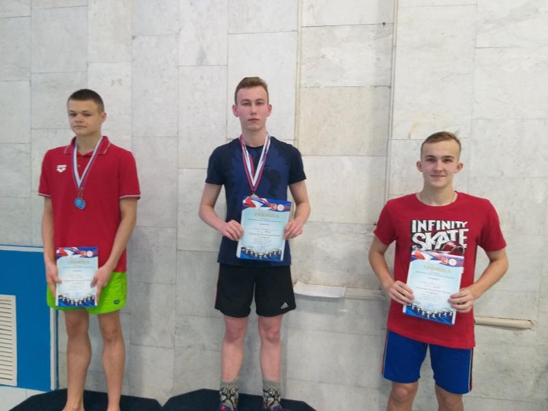 Арсений Слободин (крайний справа)