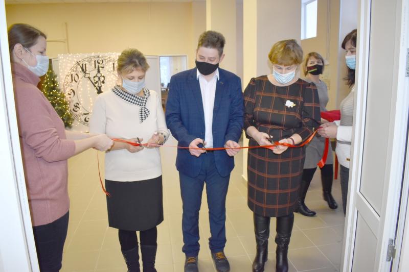 Накануне Нового года в селе Никольское СП Толшменское после ремонта открылась модельная библиотека.