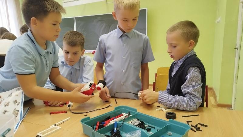 Созданные в рамках национального проекта «Образование» «Точки роста» помогают детям осваивать учебные предметы с небывалым интересом.