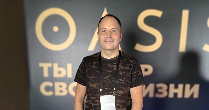 Уроженец Тотьмы Денис Спирин помогает военнослужащим.