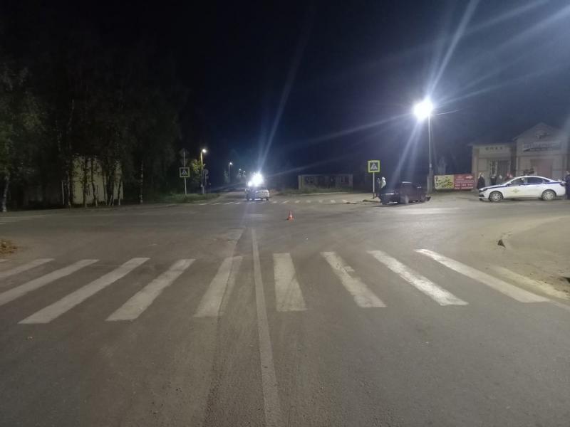 18 сентября, около 21:25 в Тотьме на перекрестке улиц Белоусовская – Загородная водитель 2001 года рождения за рулём автомобиля ВАЗ-2109, не имея права управления транспортным средством, в нарушении пункта 13.9 Правил дорожного движения не предоставил преимущество в движении автомобилю Datsun под управлением девушки 2004 г. р., движущейся по главной дороге.