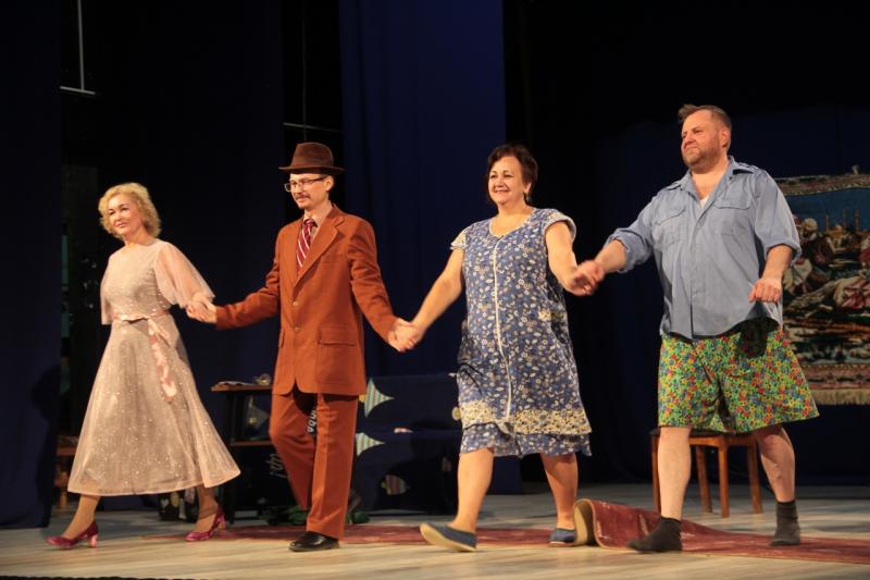 Тотемский народный театр украсил праздничный день 19 января всем, кто прибыл на премьеру спектакля «Детектор лжи» в филиал «Варницкий» Центра развития культуры «Тотьма».