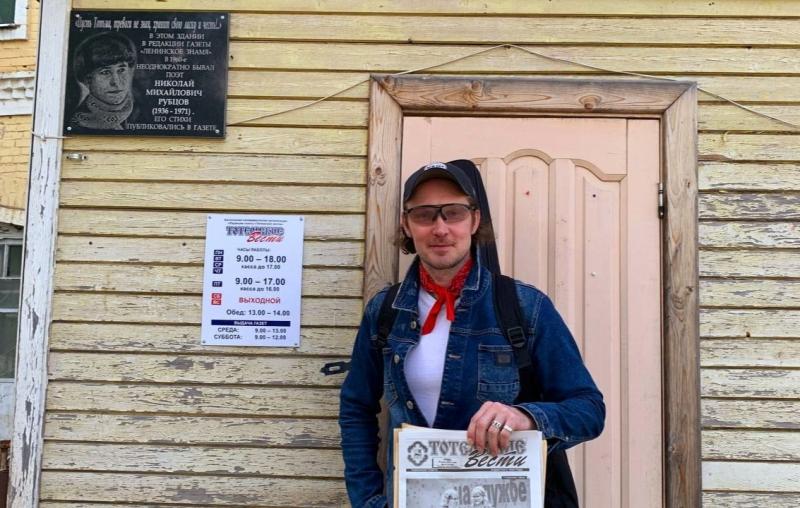 Василий Котов – рок-музыкант, поэт и композитор, член Российского союза писателей, актёр Московского драматического театра «Своё время", внештатный спецкор ВГТРК России и радио «Маяк», лауреат и победитель престижных всероссийских конкурсов и фестивалей поэзии и музыки. 