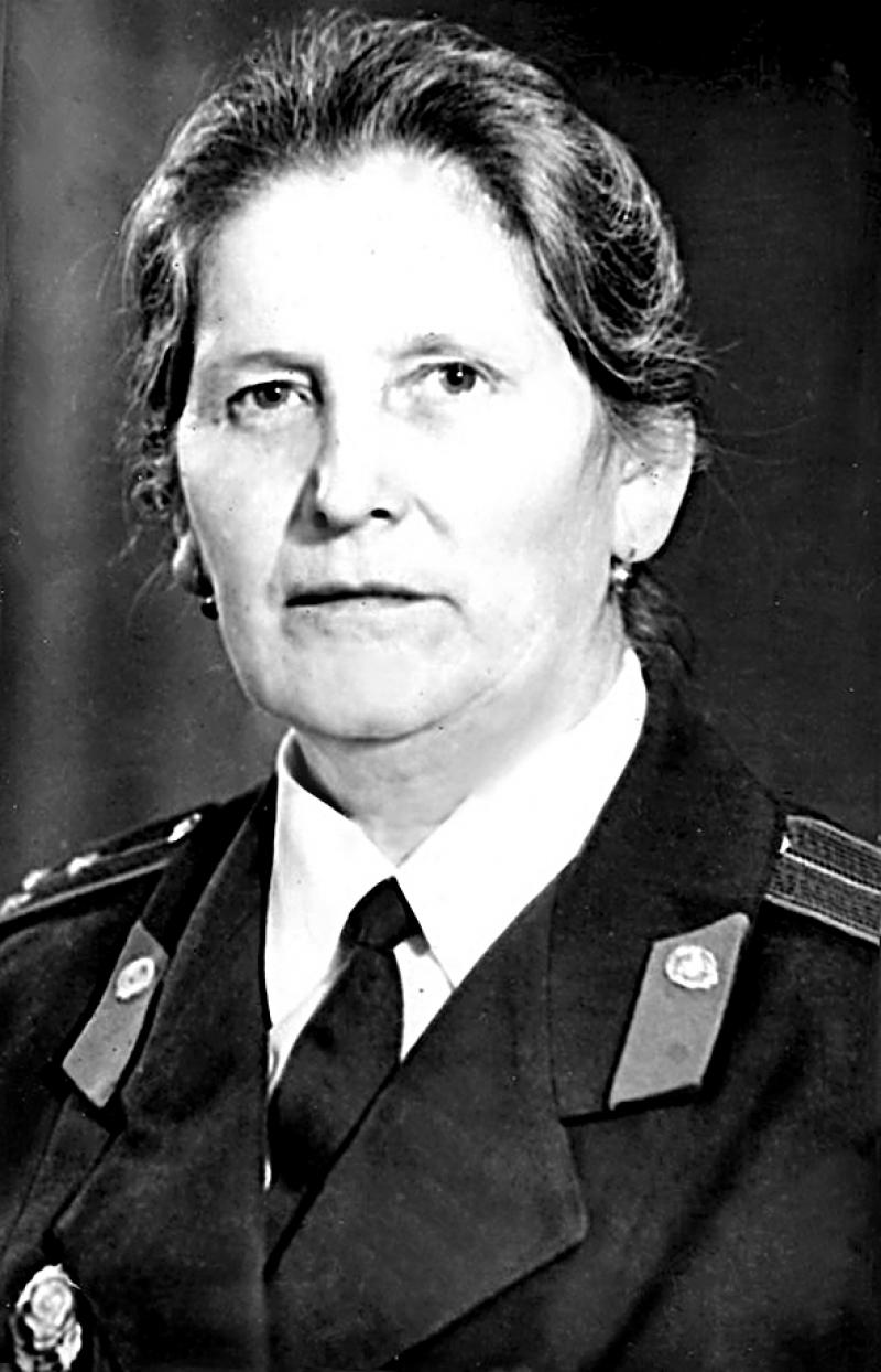 Эмилия ЯКУШЕВА посвятила себя служению людям. Её трудовой путь, отмеченный наградами и общественным признанием, стал примером верности долгу и ответственности перед коллегами и земляками.