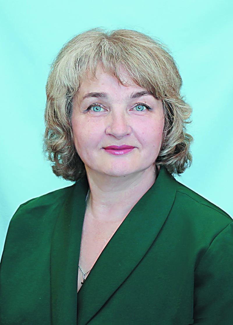 Профессиональный путь Татьяны ВОРОПАНОВОЙ — пример системного, последовательного развития в сфере образования. Благодаря многолетней работе, направленной на совершенствование дополнительного образования, она стала одним из наиболее значимых педагогов региона. В 2025 году её вклад официально признан — имя и портрет Татьяны Владимировны размещены на Доске почёта Тотемского муниципального округа.