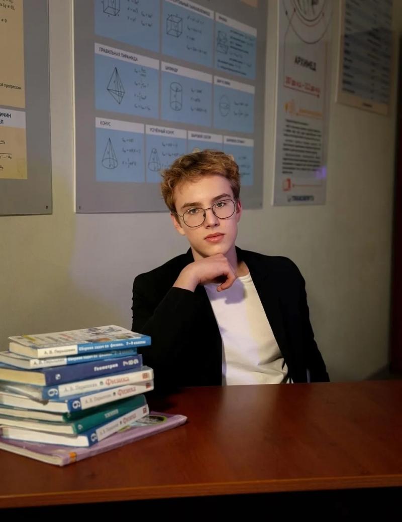 Девятикласник Егор РЫЧКОВ из Юбилейной школы завоевал первое место на региональном этапе Всероссийской олимпиады по обществознанию.