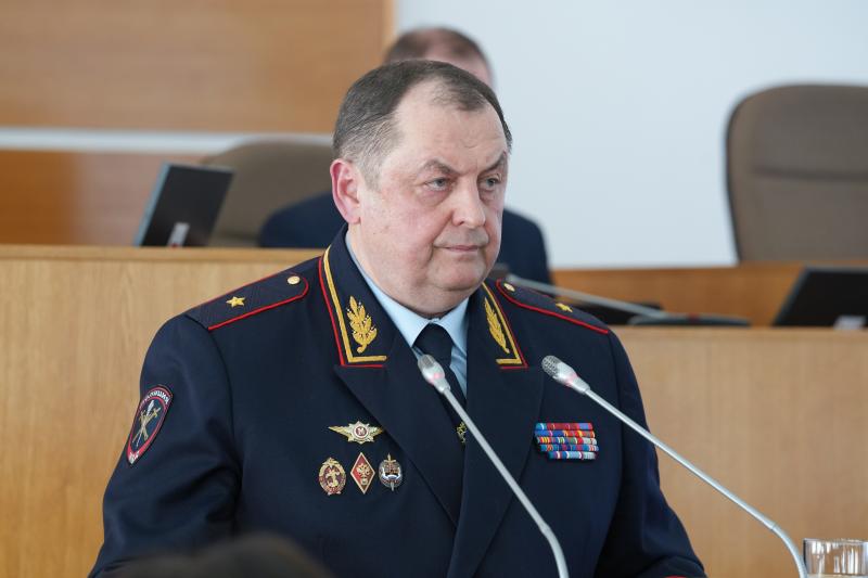 На 61-й сессии областного парламента руководитель УМВД России по Вологодской области Павел СЕРОВ подвёл итоги оперативно-служебной деятельности за прошедший год.