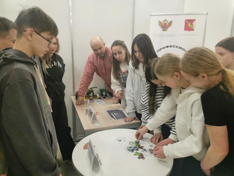 Полсотни школьников приняли участие в тематическом форуме в Русском Доме.