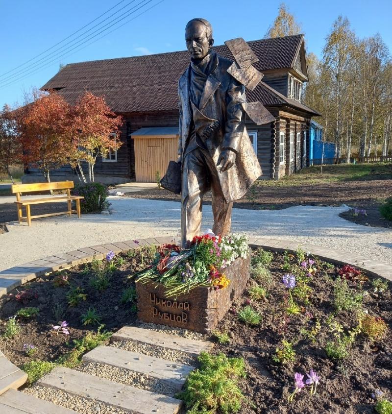 Проект «Русские огоньки Николая Рубцова», разработанный к 90-летию со дня рождения известного стихотворца, получил поддержку Фонда президентских грантов.