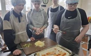 На площадке Тотемского политехнического колледжа собрались школьники, родители, педагоги двух регионов.