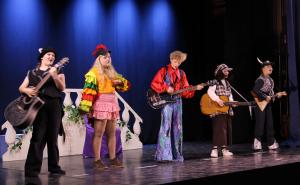 В Тотьме с оглушительным успехом состоялась пьемьера спектакля Образцового художественного коллектива «Детская театральная студия «ЯрГон» с участием хореографического – «Улыбка».