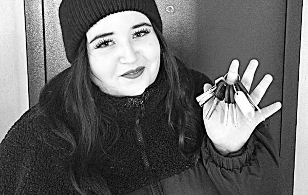 Выпускница Тотемского центра помощи детям, оставшимся без попечения родителей, получила квартиру благодаря государственной поддержке.