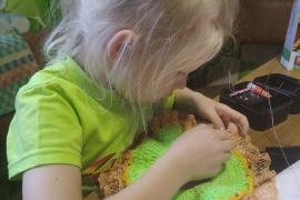 Катя Мишуринская за работой