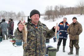 Районные соревнования по подлёдному лову рыбы собрали почти полсотни участников