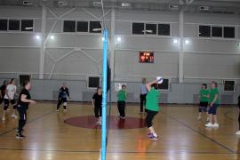 В ФОКе «Юбилейный» состоялась товарищеская встреча по пионерболу «Связь поколений».