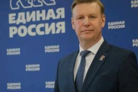 Сергей Леонидович Селянин, глава Тотемского муниципального округа с 2012 года. Трудовая биография в администрации — с 1997-го. Дважды проходил обучение по программам подготовки управленческих кадров. С 2026 года возглавляет Совет муниципальных образований Вологодской области.