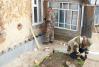 Ведётся ремонт дома на улице Володарского.